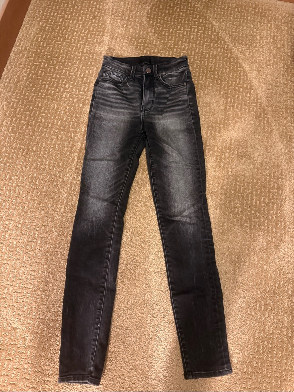 Woman’s Buckle Black Skinny Jeans 23x27 in Washed Black